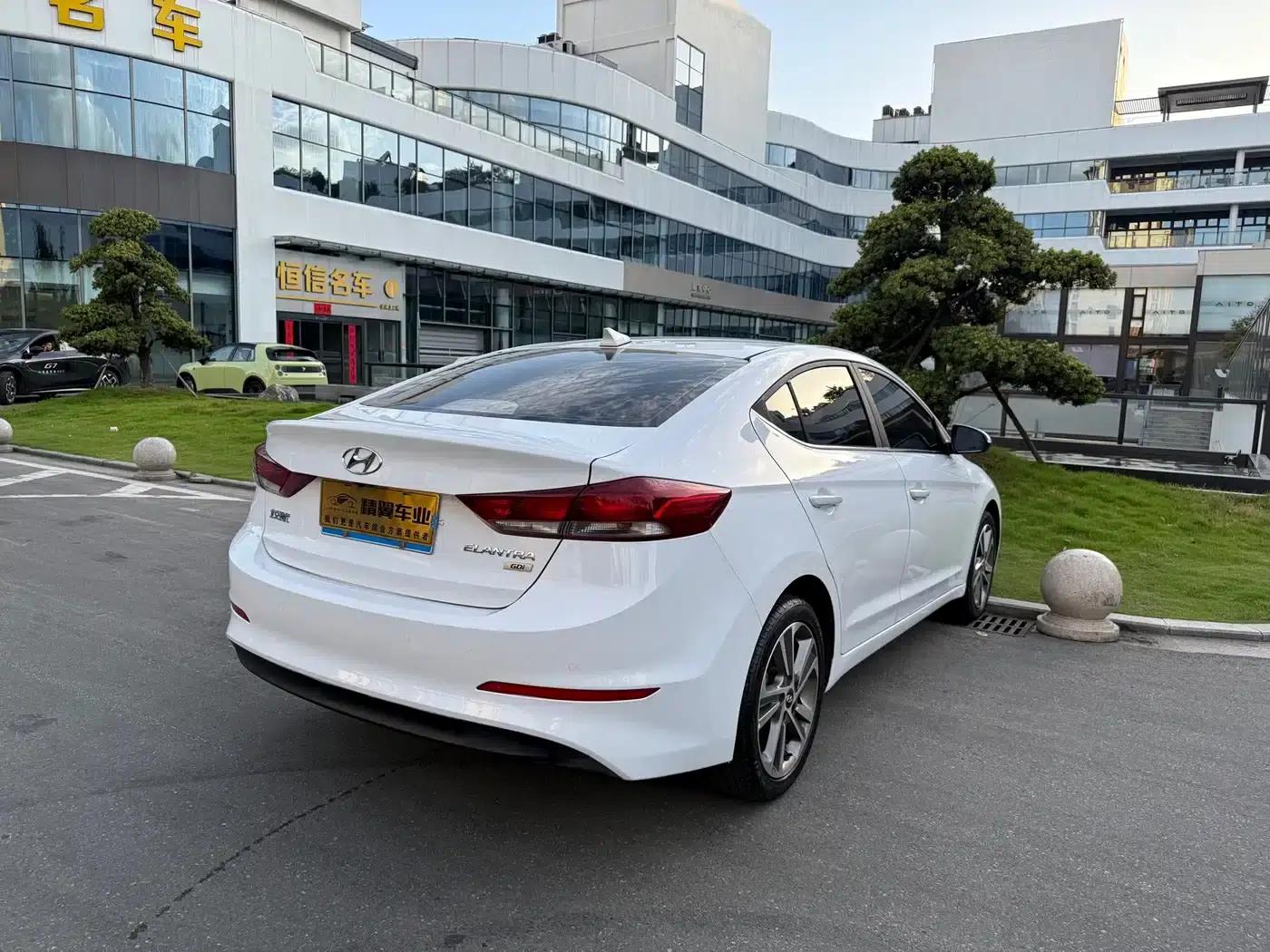 Hyundai Elantra 2016 1.6L Automatic Smart Elite Edition — миниатюра 11
