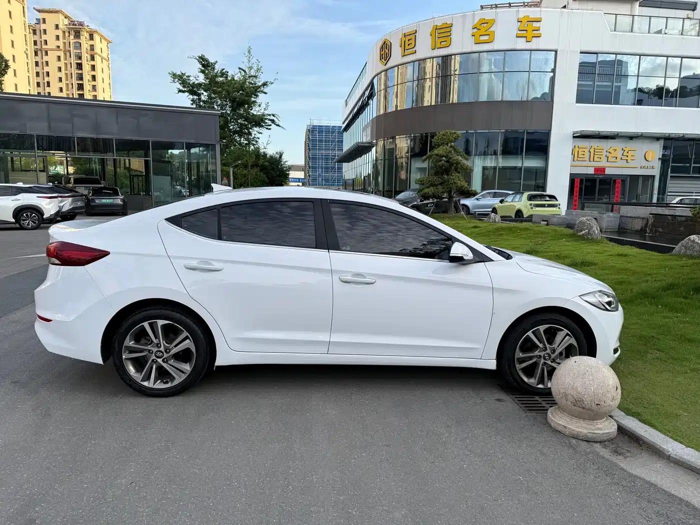 Hyundai Elantra 2016 1.6L Automatic Smart Elite Edition — миниатюра 12