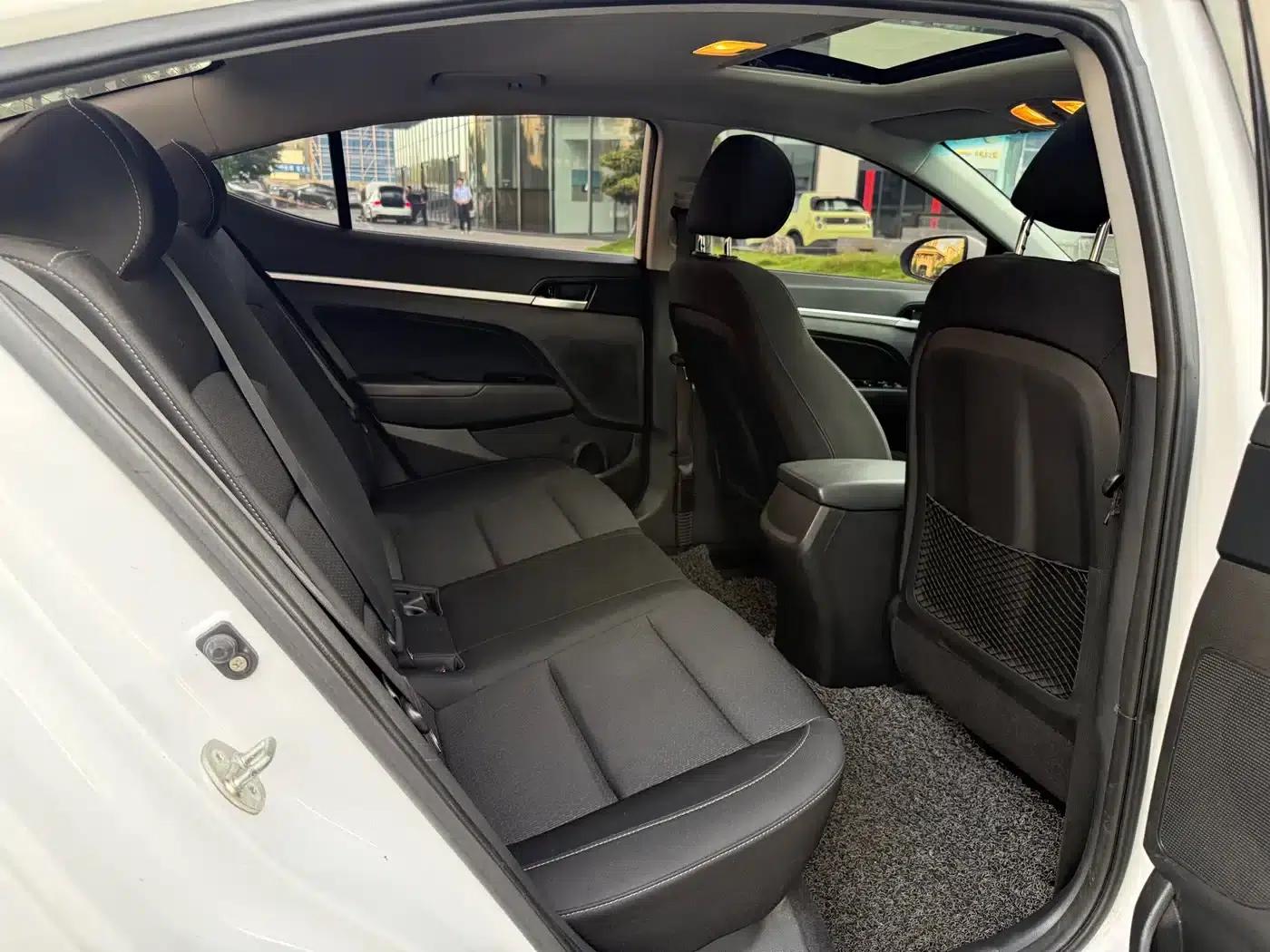 Hyundai Elantra 2016 1.6L Automatic Smart Elite Edition — миниатюра 14