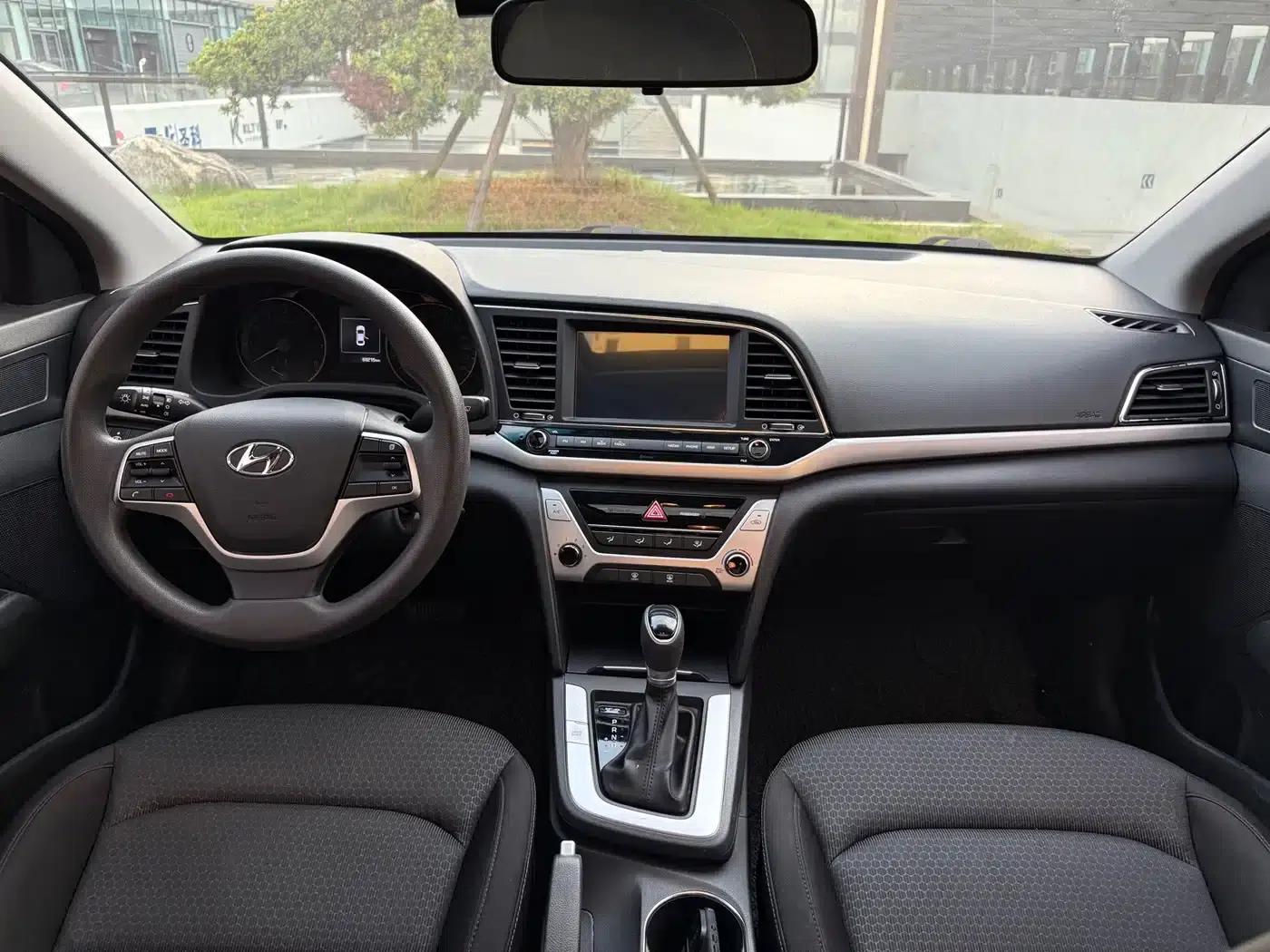 Hyundai Elantra 2016 1.6L Automatic Smart Elite Edition — миниатюра 15