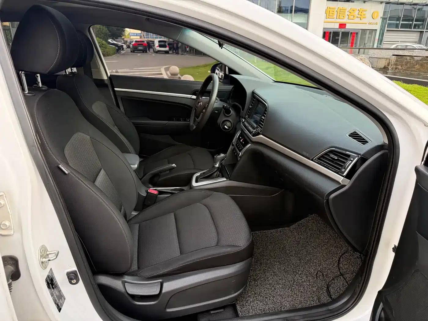 Hyundai Elantra 2016 1.6L Automatic Smart Elite Edition — миниатюра 16