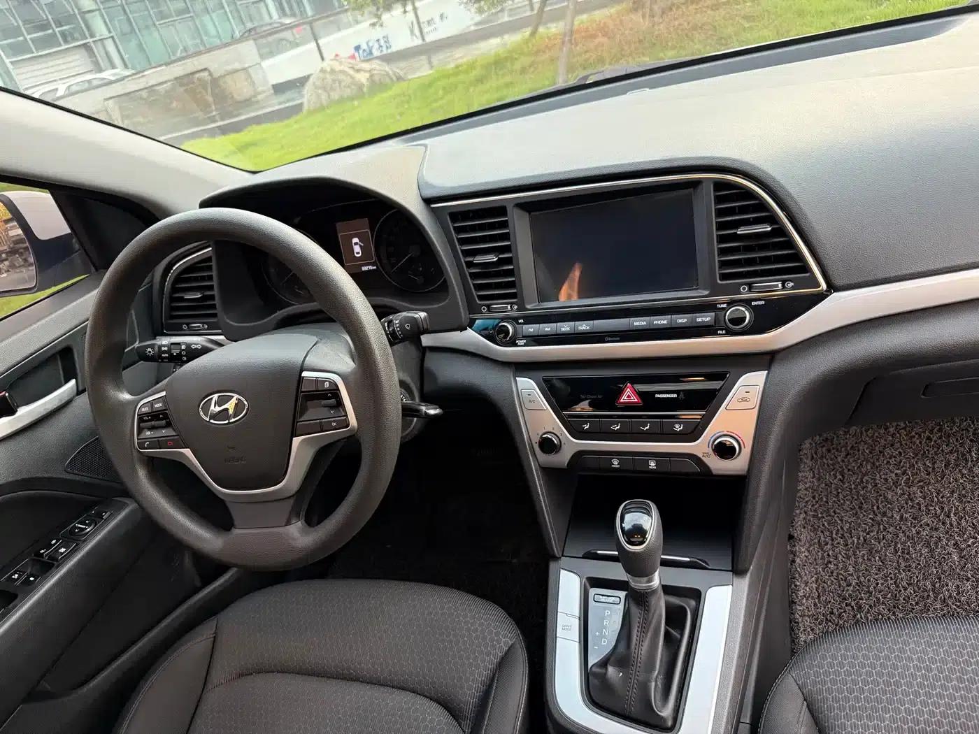 Hyundai Elantra 2016 1.6L Automatic Smart Elite Edition — миниатюра 18