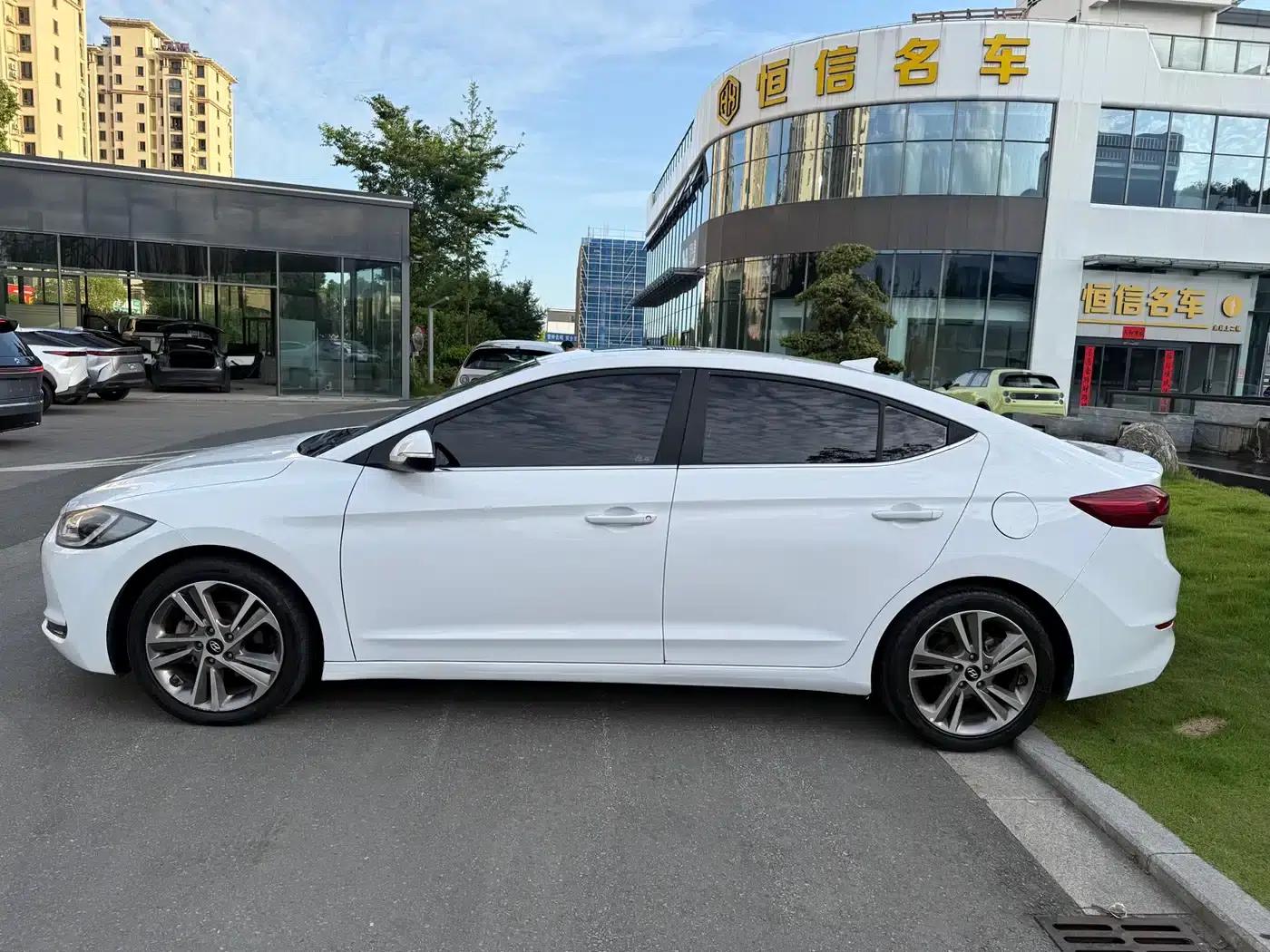 Hyundai Elantra 2016 1.6L Automatic Smart Elite Edition — миниатюра 3