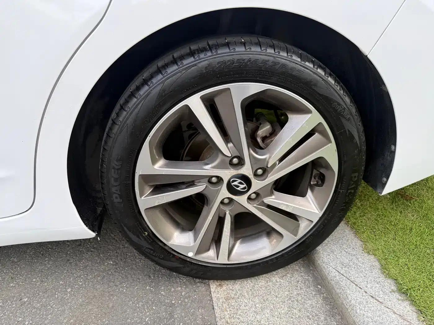 Hyundai Elantra 2016 1.6L Automatic Smart Elite Edition — миниатюра 4