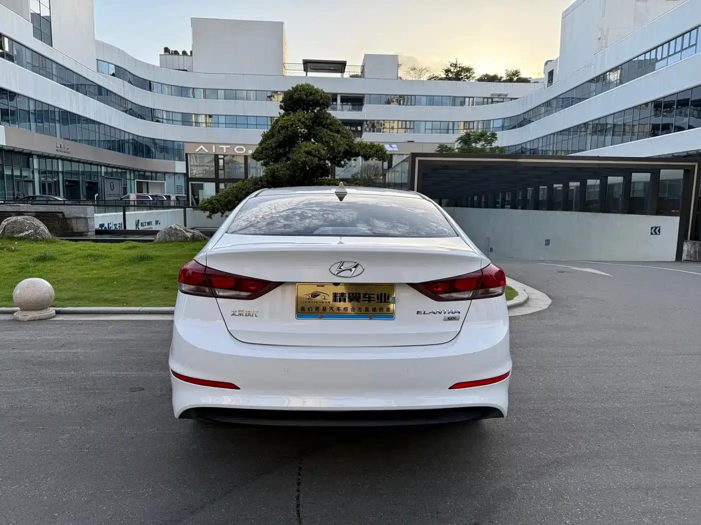 Hyundai Elantra 2016 1.6L Automatic Smart Elite Edition — миниатюра 10