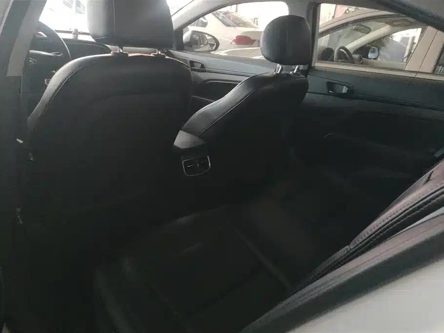 Hyundai Elantra 2019 1.4T Dual-Clutch Dynamic & Vitality Edition — миниатюра 11