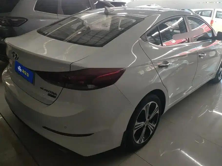 Hyundai Elantra 2019 1.4T Dual-Clutch Dynamic & Vitality Edition — миниатюра 3