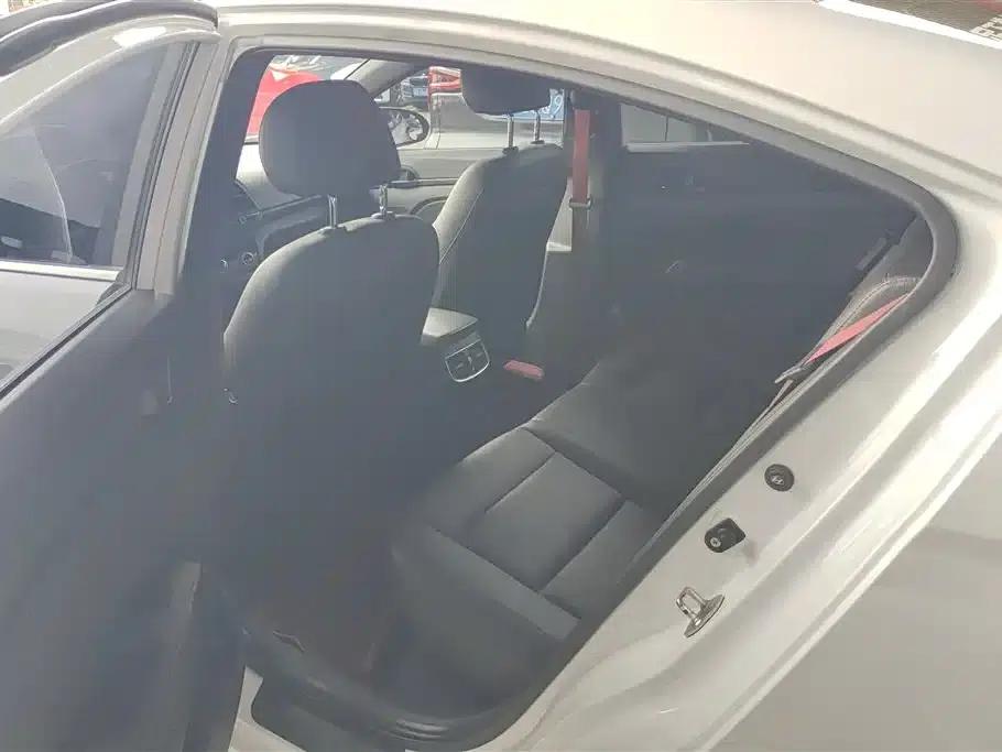 Hyundai Elantra 2019 1.4T Dual-Clutch Dynamic & Vitality Edition — миниатюра 11