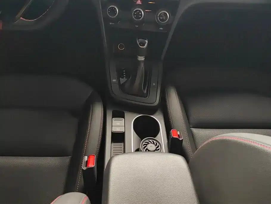 Hyundai Elantra 2019 1.4T Dual-Clutch Dynamic & Vitality Edition — миниатюра 16
