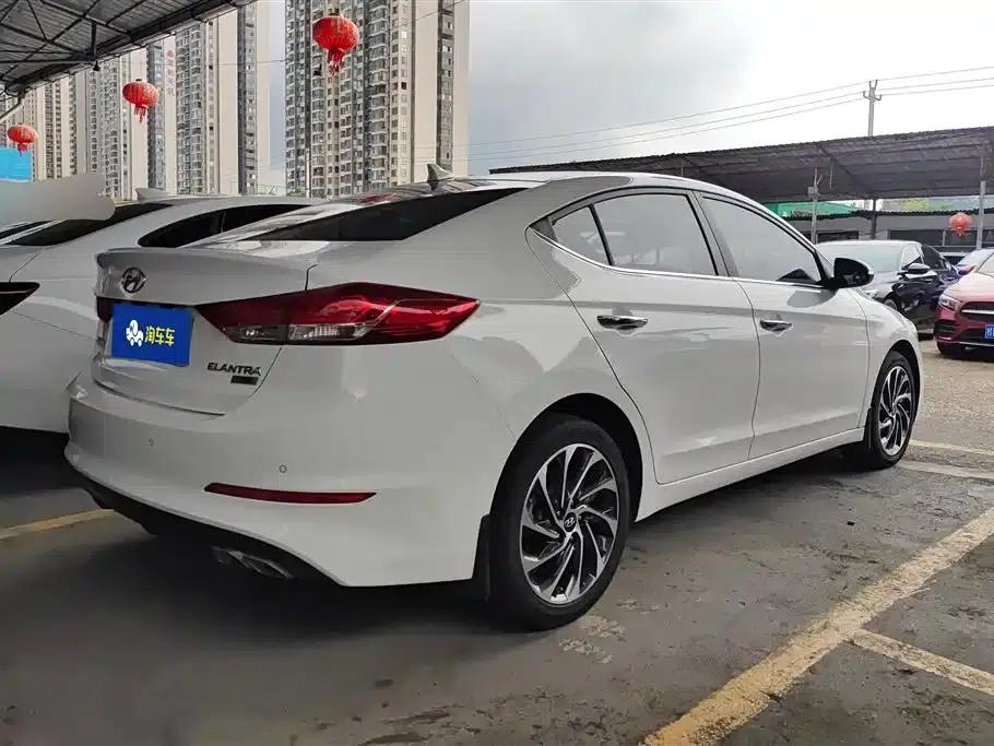 Hyundai Elantra 2019 1.4T Dual-Clutch Dynamic & Vitality Edition — миниатюра 3