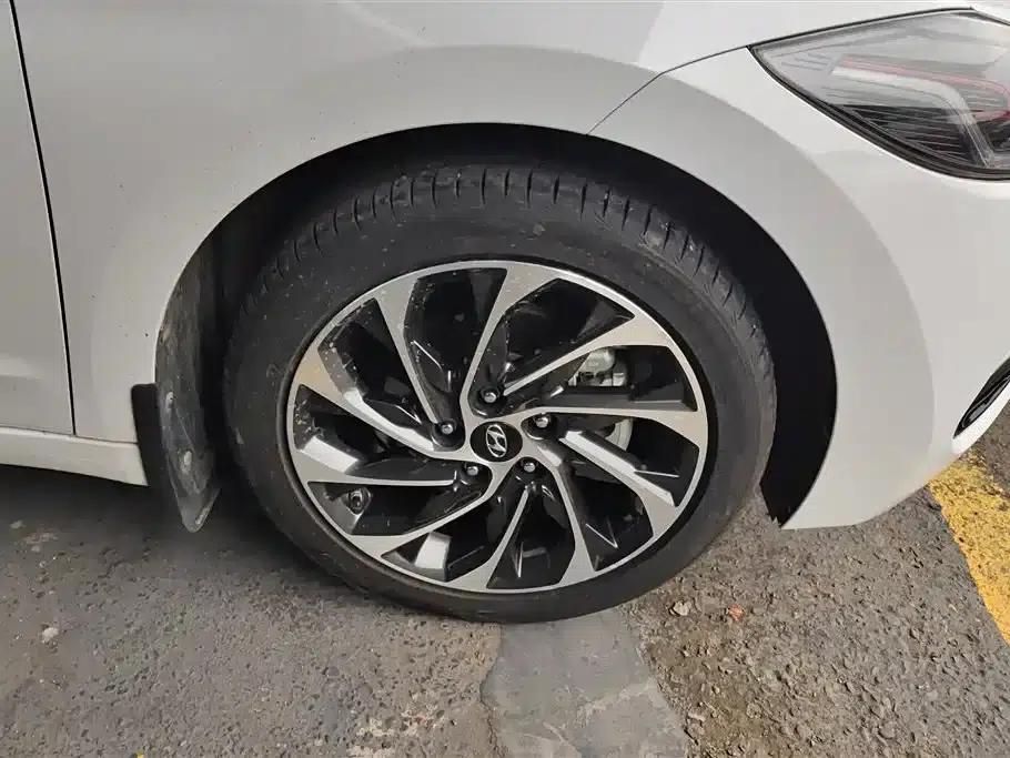 Hyundai Elantra 2019 1.4T Dual-Clutch Dynamic & Vitality Edition — миниатюра 6