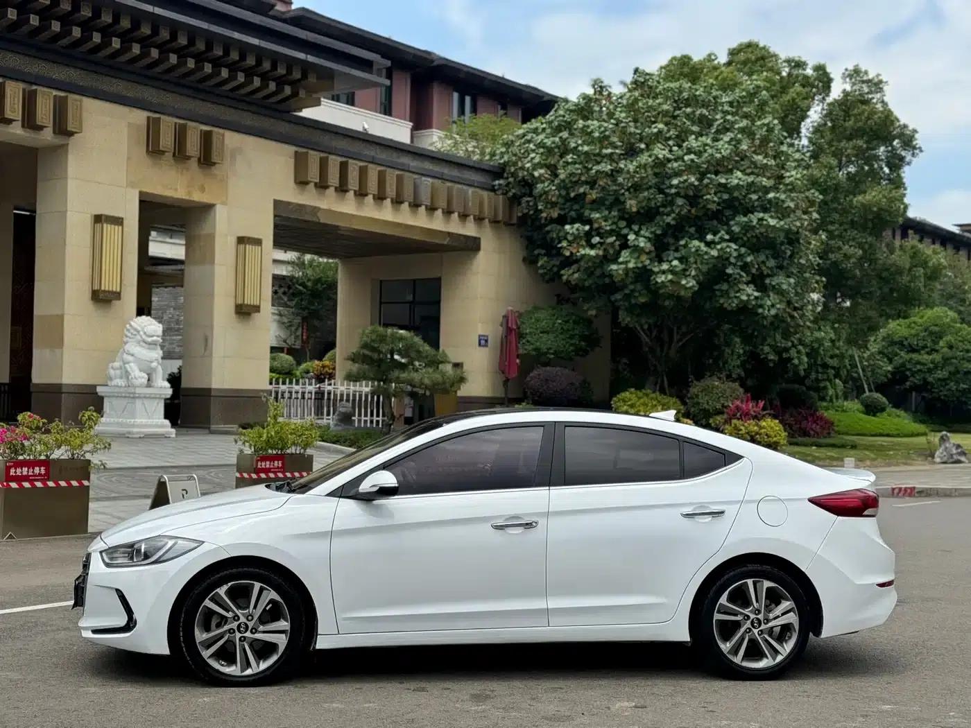 Hyundai Elantra 2016 1.6L Automatic Smart Elite Edition — миниатюра 13