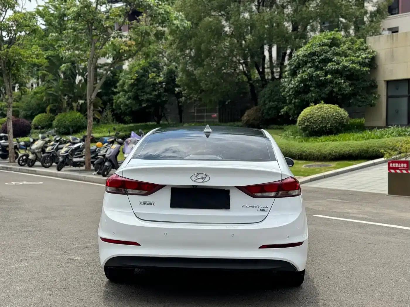 Hyundai Elantra 2016 1.6L Automatic Smart Elite Edition — миниатюра 16