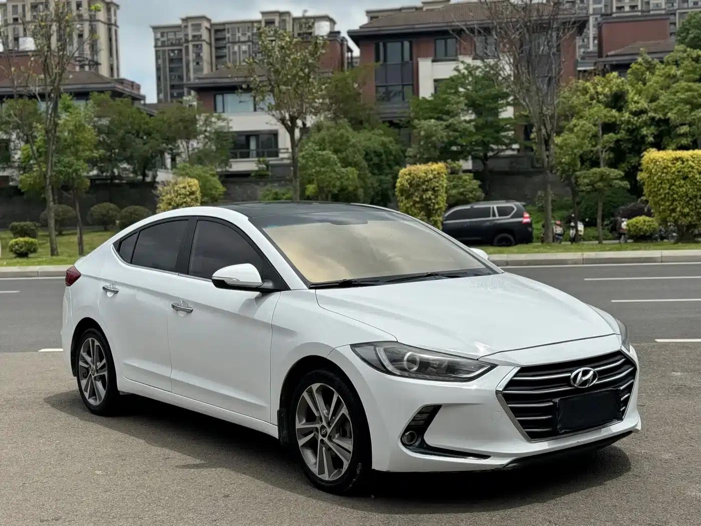 Hyundai Elantra 2016 1.6L Automatic Smart Elite Edition — миниатюра 3