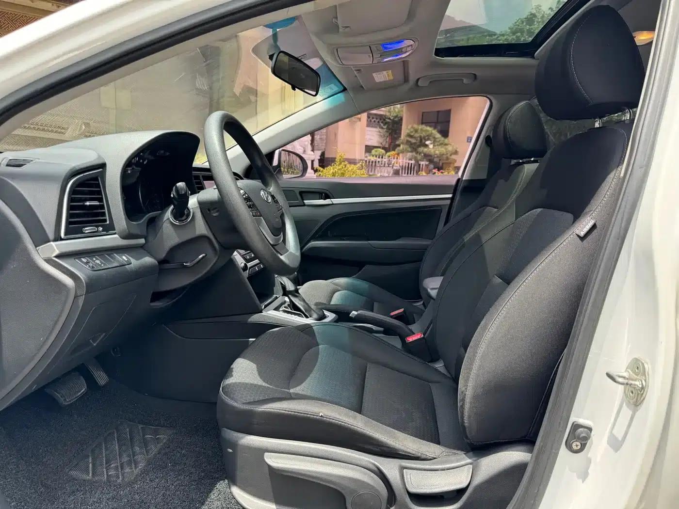 Hyundai Elantra 2016 1.6L Automatic Smart Elite Edition — миниатюра 4