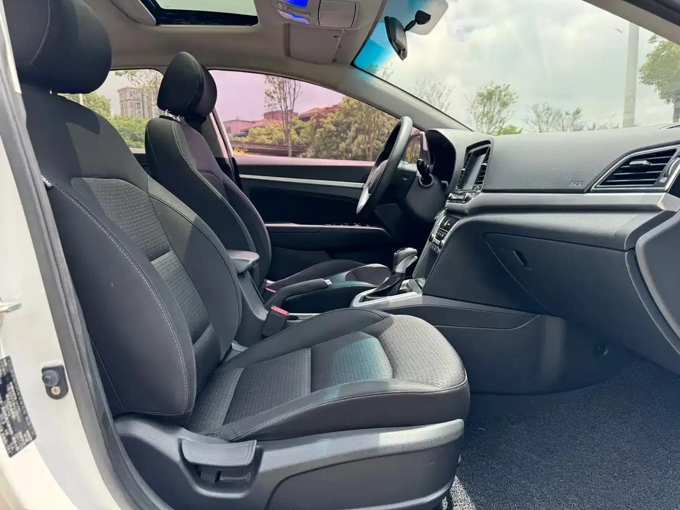 Hyundai Elantra 2016 1.6L Automatic Smart Elite Edition — миниатюра 7