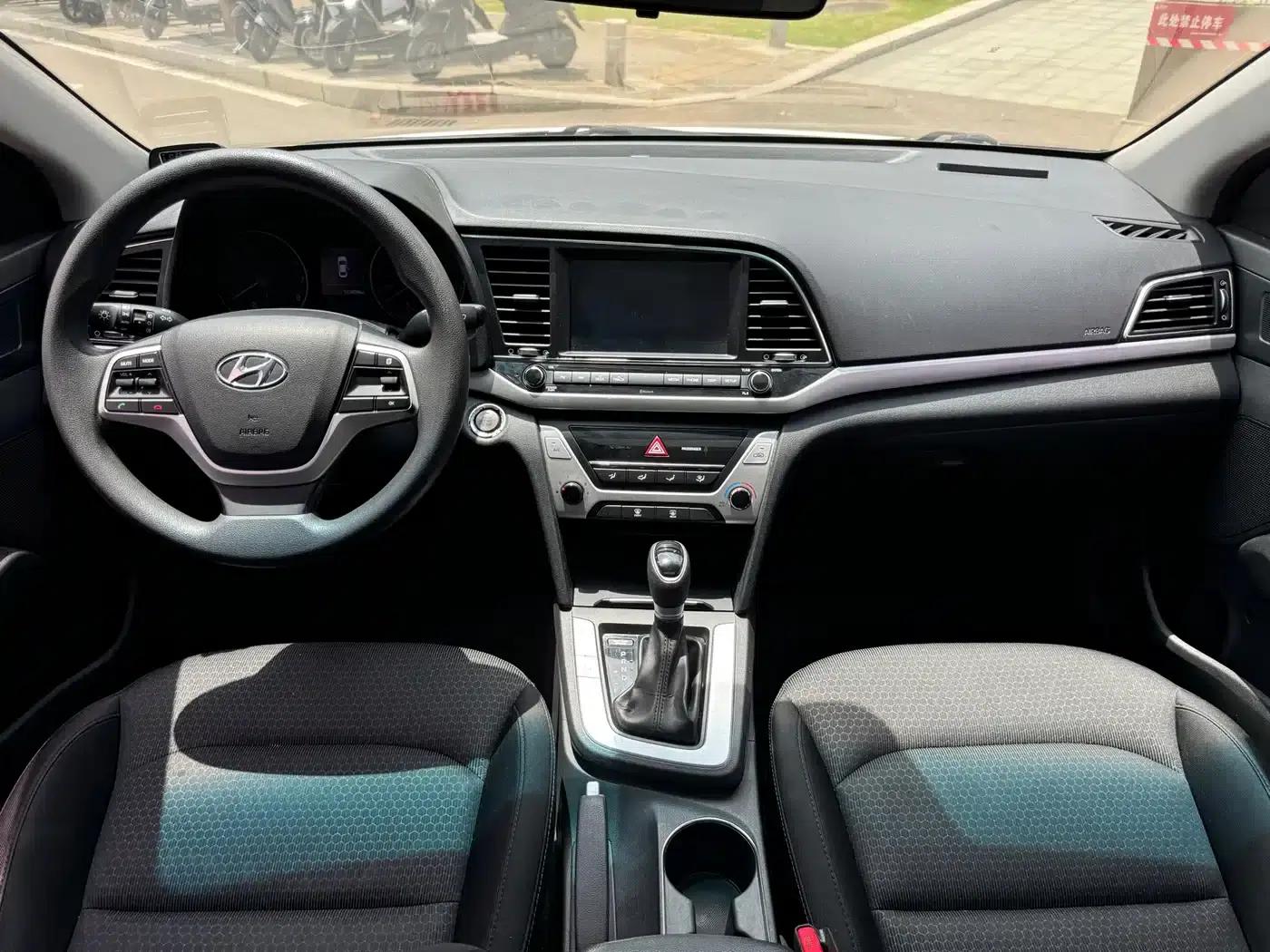 Hyundai Elantra 2016 1.6L Automatic Smart Elite Edition — миниатюра 8