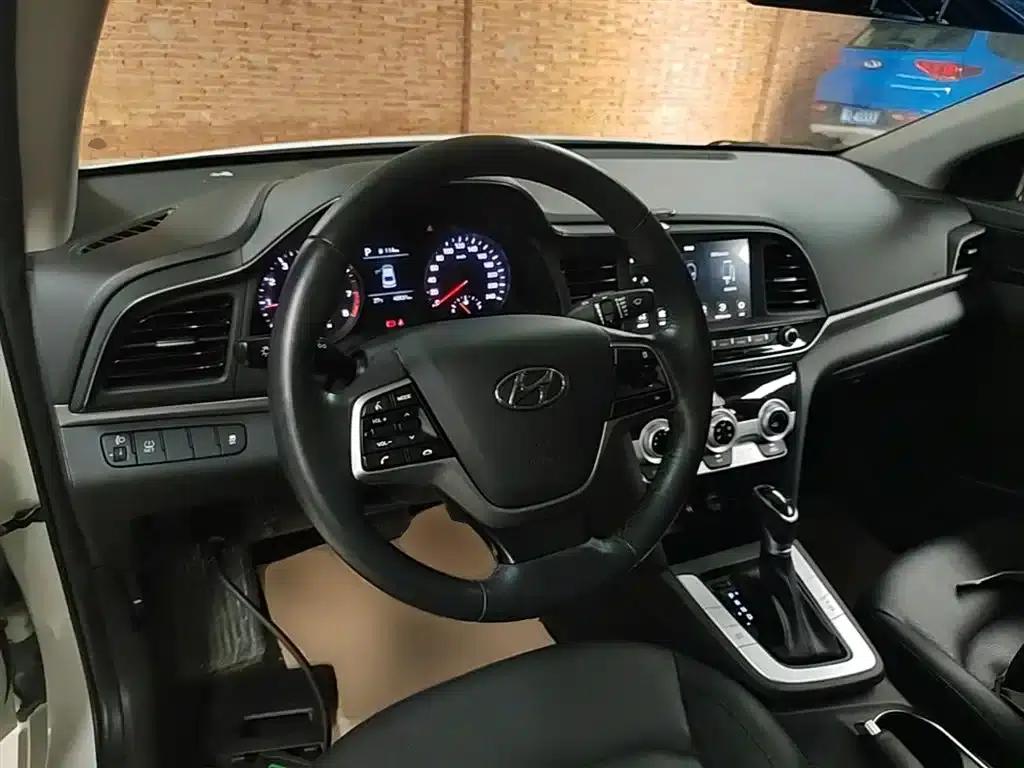 Hyundai Elantra 2019 1.5L CVT Smart Elite Edition — миниатюра 11