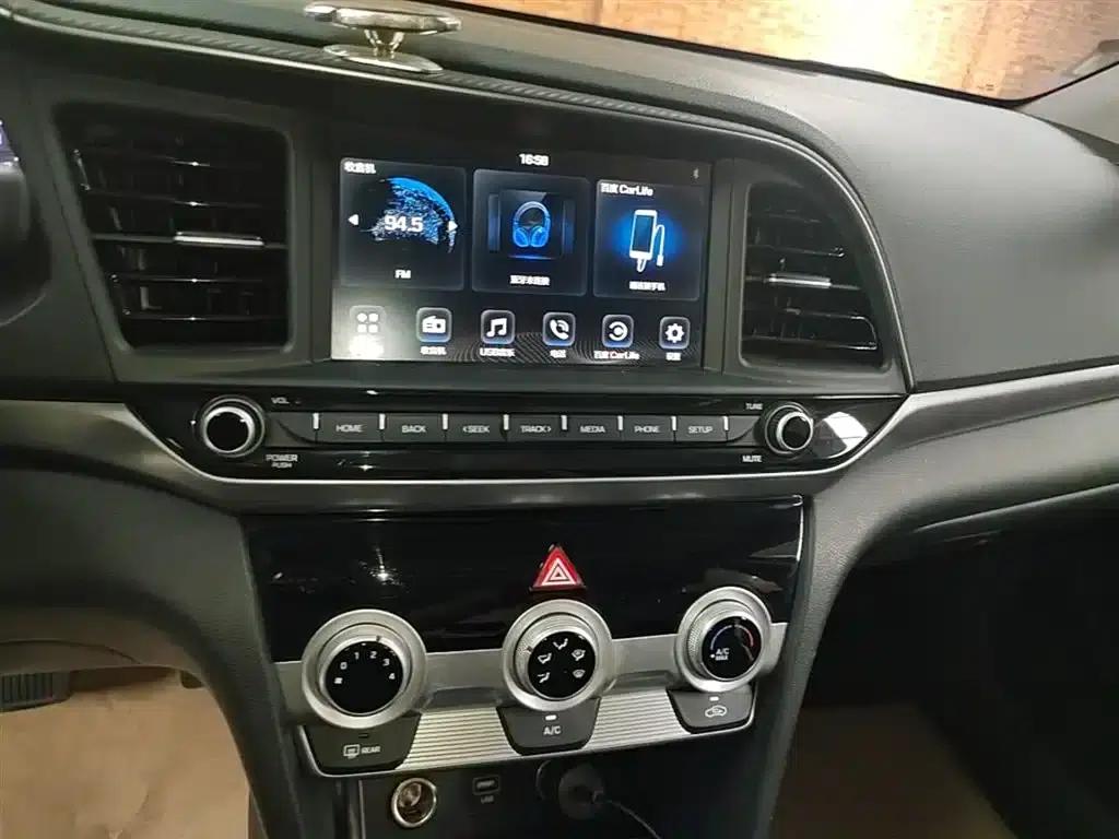Hyundai Elantra 2019 1.5L CVT Smart Elite Edition — миниатюра 13