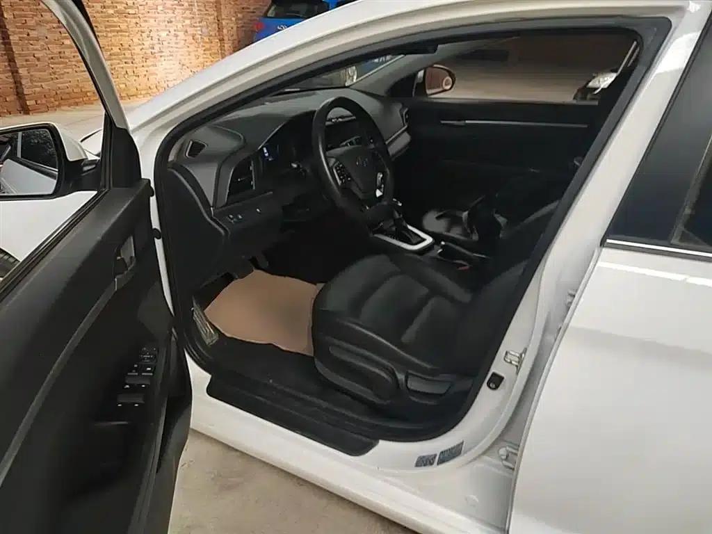 Hyundai Elantra 2019 1.5L CVT Smart Elite Edition — миниатюра 16