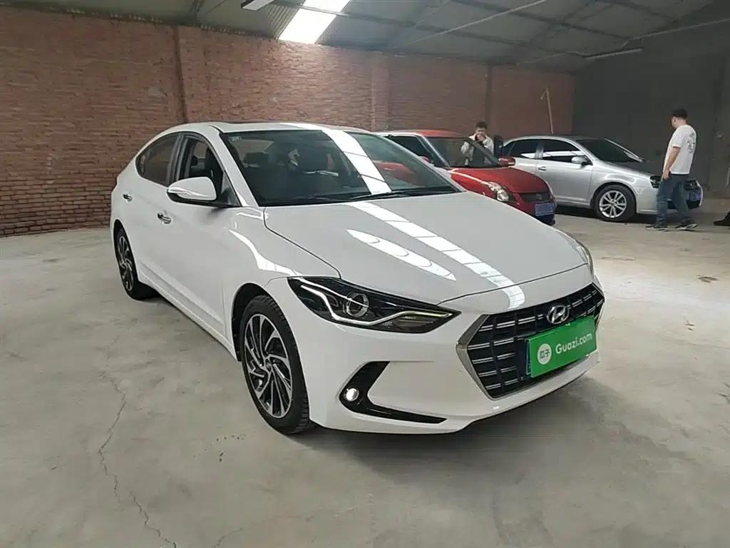 Hyundai Elantra 2019 1.5L CVT Smart Elite Edition — миниатюра 4
