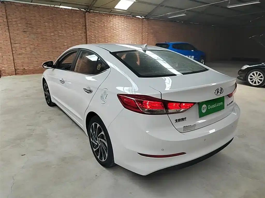 Hyundai Elantra 2019 1.5L CVT Smart Elite Edition — миниатюра 5