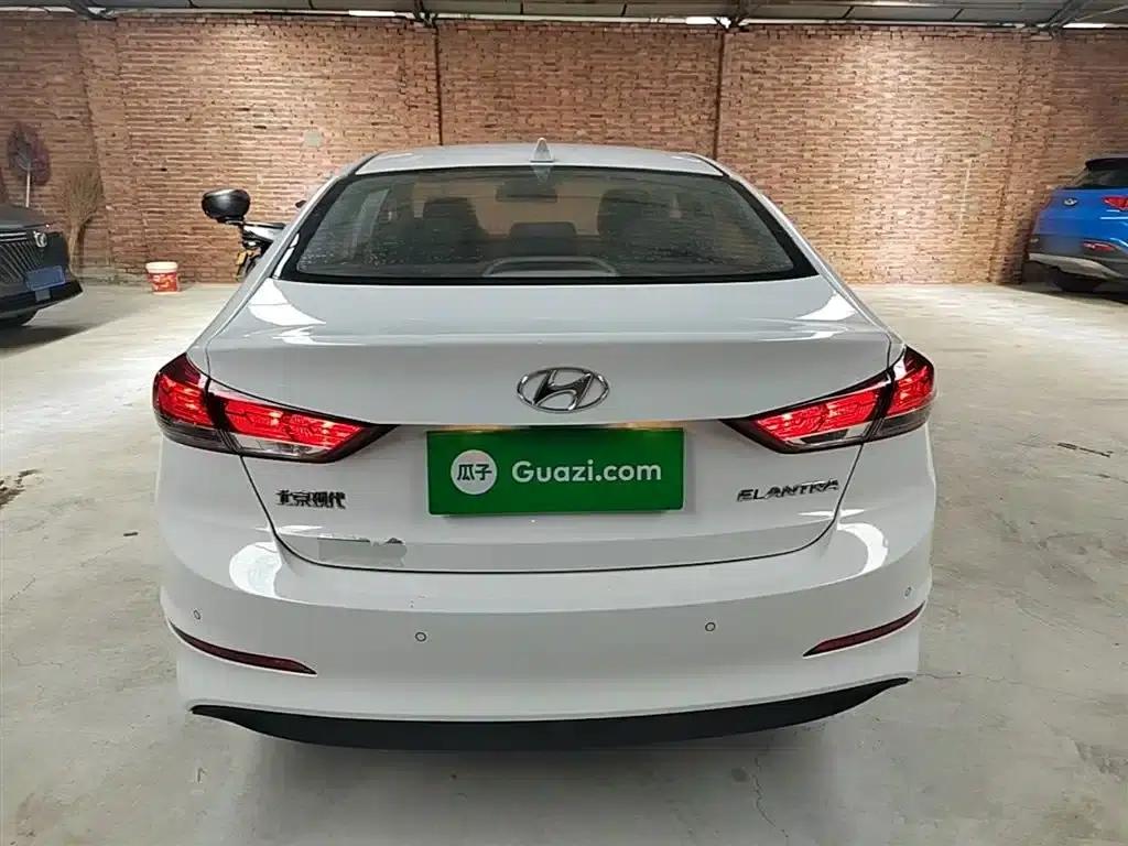 Hyundai Elantra 2019 1.5L CVT Smart Elite Edition — миниатюра 6