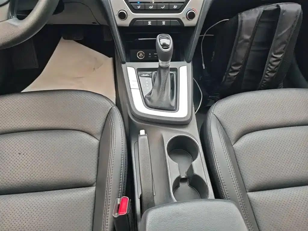 Hyundai Elantra 2016 1.6L Automatic Smart Elite Edition — миниатюра 14