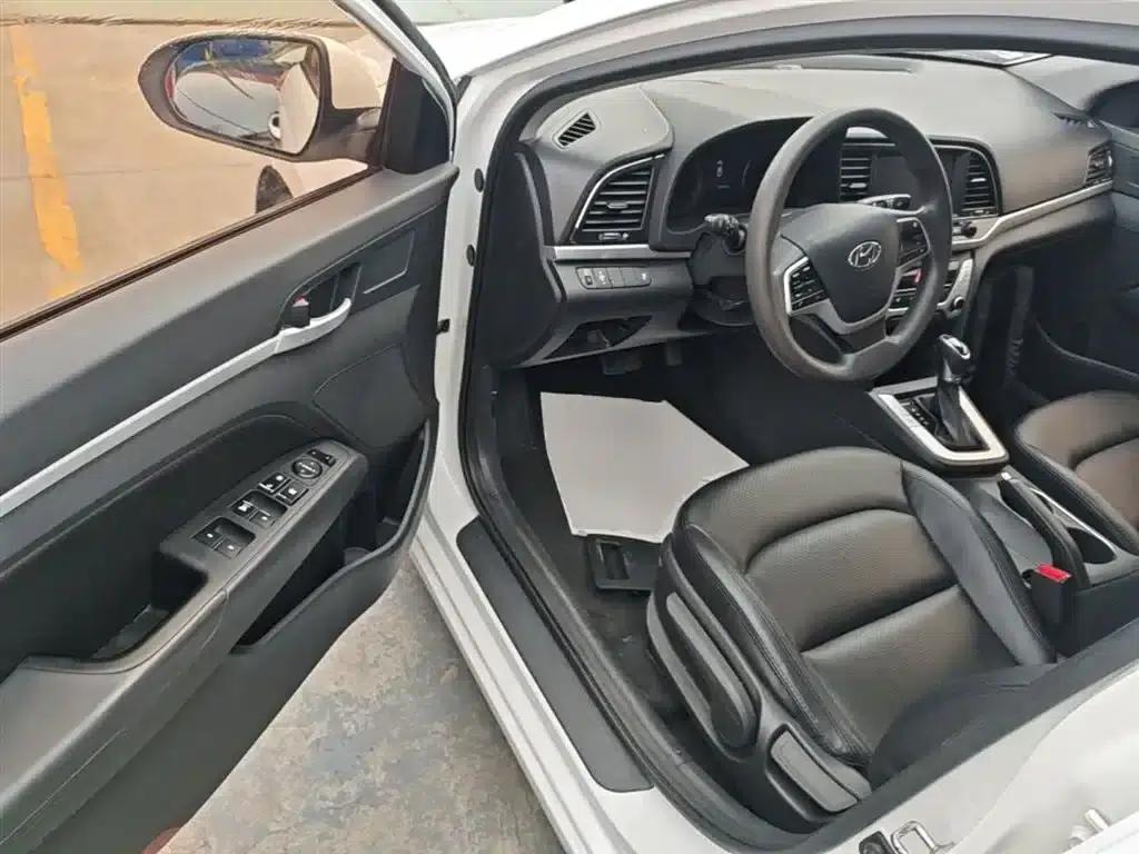 Hyundai Elantra 2016 1.6L Automatic Smart Elite Edition — миниатюра 16
