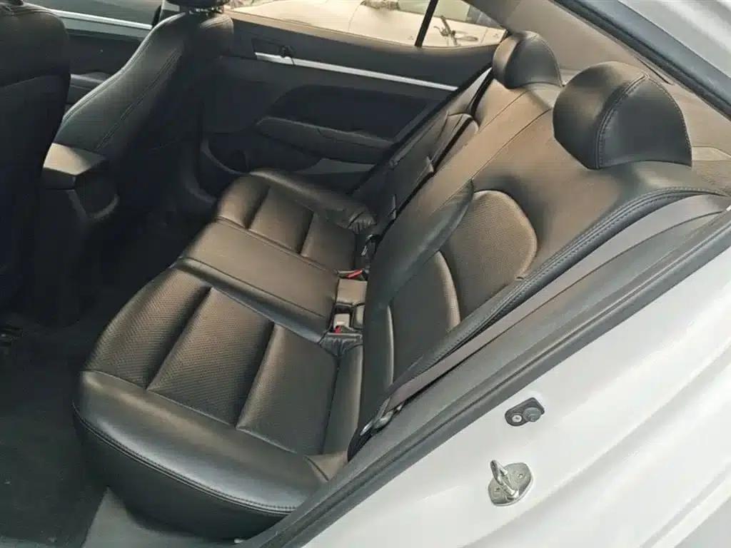 Hyundai Elantra 2016 1.6L Automatic Smart Elite Edition — миниатюра 17