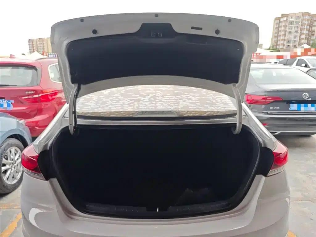 Hyundai Elantra 2016 1.6L Automatic Smart Elite Edition — миниатюра 19