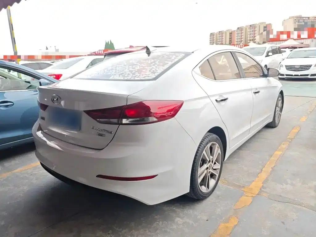 Hyundai Elantra 2016 1.6L Automatic Smart Elite Edition — миниатюра 7