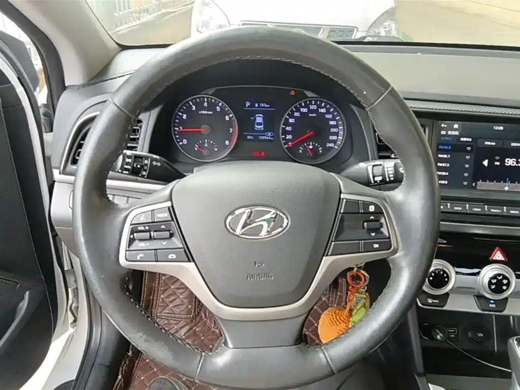 Hyundai Elantra 2019 1.5L CVT Smart Elite Edition — миниатюра 11