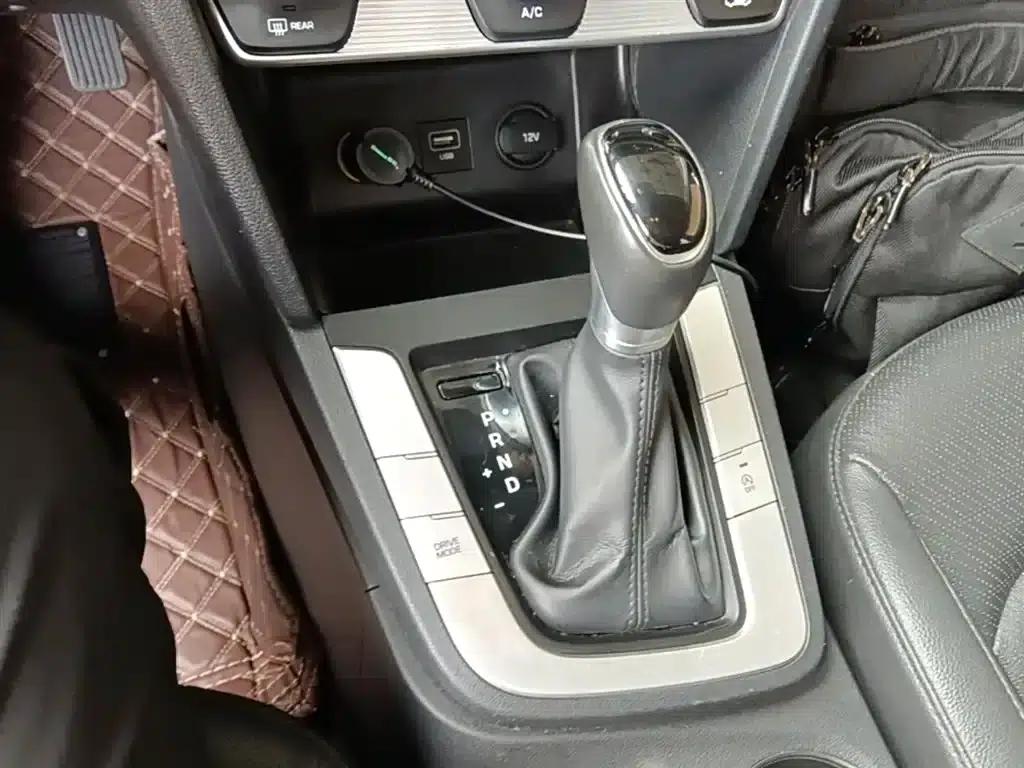 Hyundai Elantra 2019 1.5L CVT Smart Elite Edition — миниатюра 14