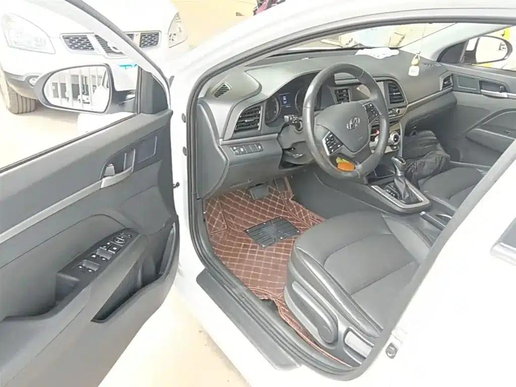 Hyundai Elantra 2019 1.5L CVT Smart Elite Edition — миниатюра 16