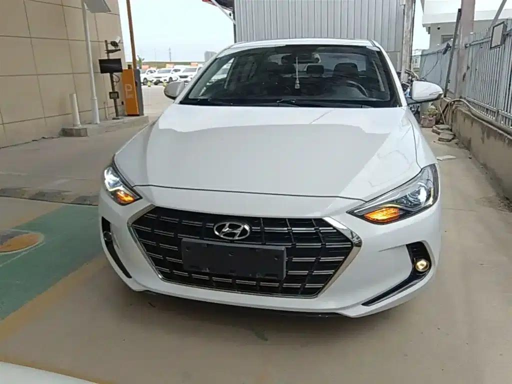 Hyundai Elantra 2019 1.5L CVT Smart Elite Edition — миниатюра 3