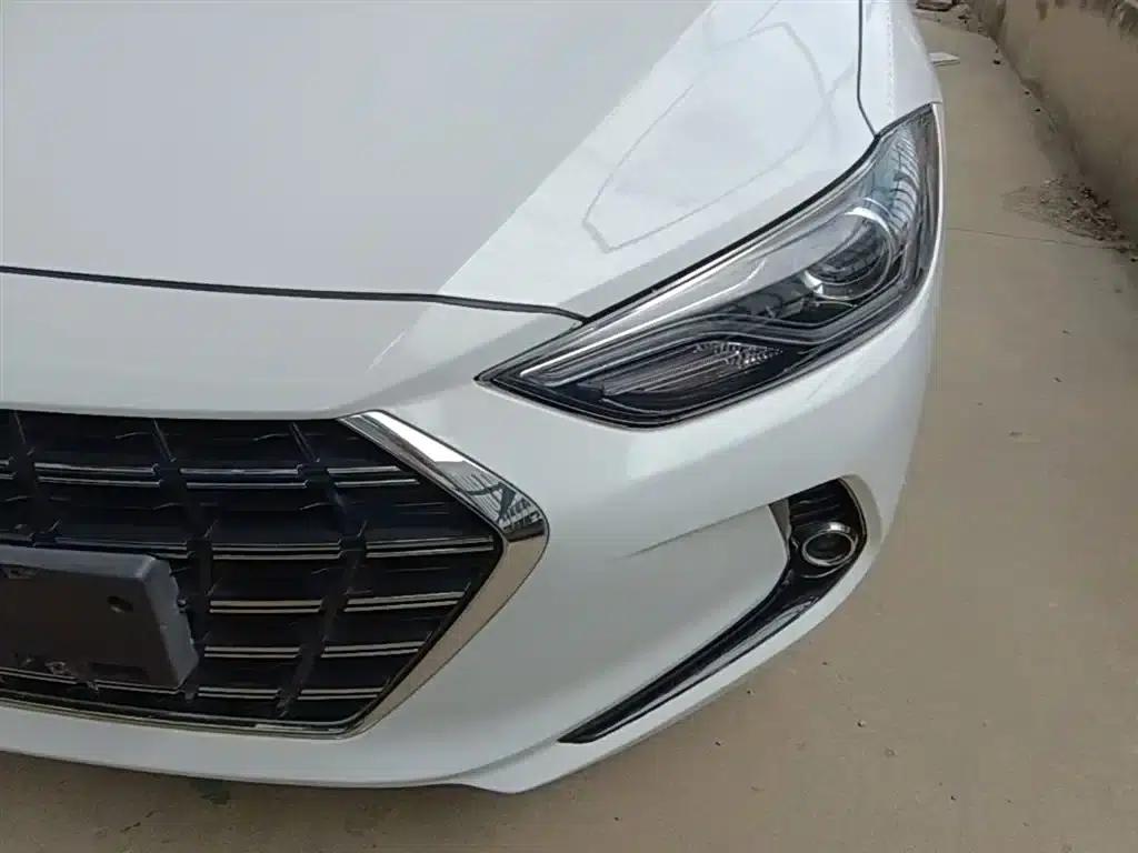 Hyundai Elantra 2019 1.5L CVT Smart Elite Edition — миниатюра 24