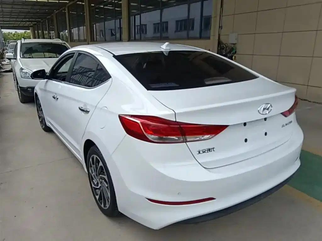 Hyundai Elantra 2019 1.5L CVT Smart Elite Edition — миниатюра 5