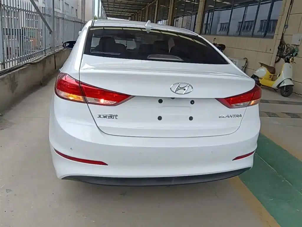 Hyundai Elantra 2019 1.5L CVT Smart Elite Edition — миниатюра 6