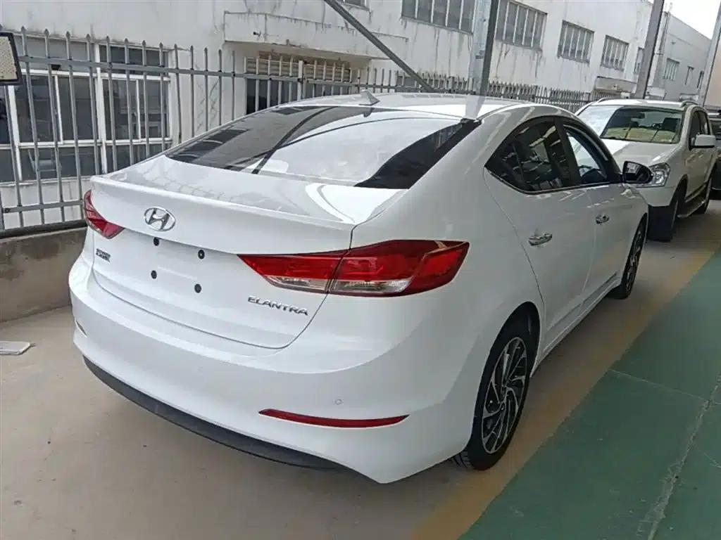 Hyundai Elantra 2019 1.5L CVT Smart Elite Edition — миниатюра 7