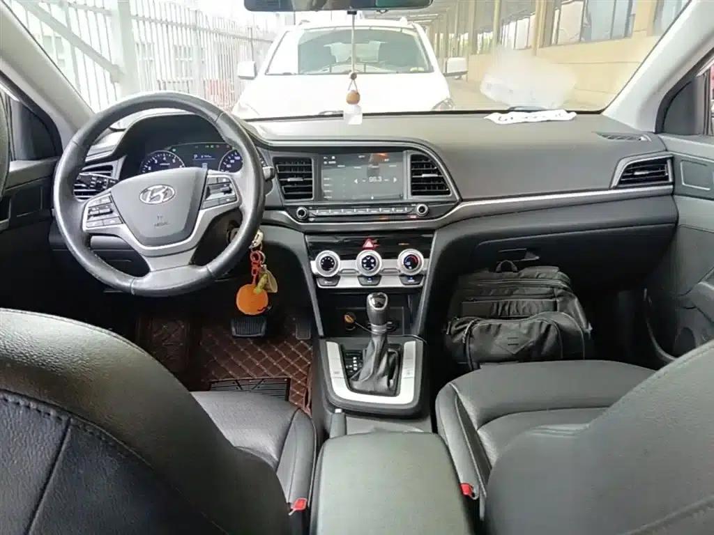 Hyundai Elantra 2019 1.5L CVT Smart Elite Edition — миниатюра 10