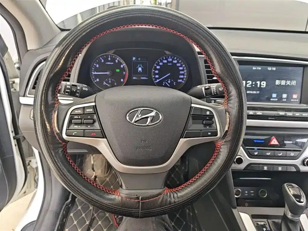 Hyundai Elantra 2016 1.6L Automatic Smart Elite Edition — миниатюра 11