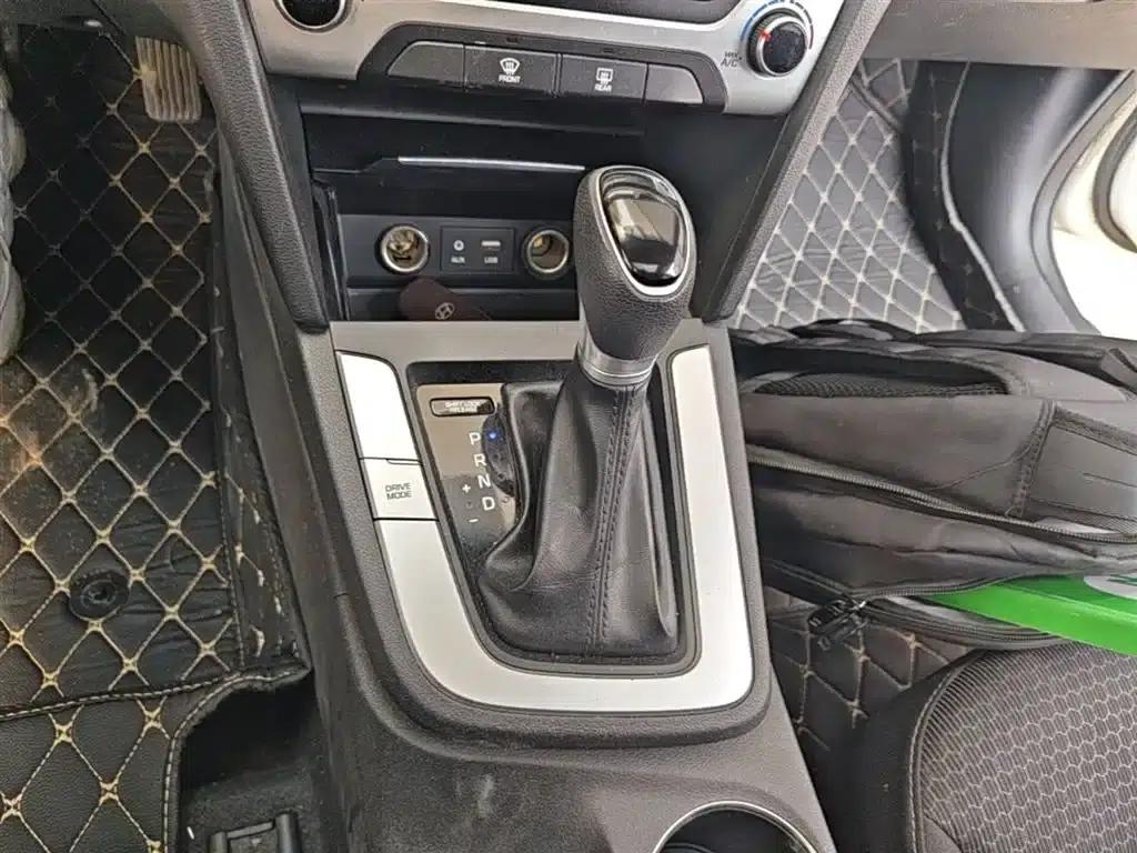 Hyundai Elantra 2016 1.6L Automatic Smart Elite Edition — миниатюра 14