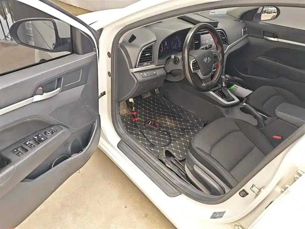 Hyundai Elantra 2016 1.6L Automatic Smart Elite Edition — миниатюра 16