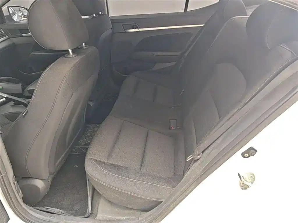 Hyundai Elantra 2016 1.6L Automatic Smart Elite Edition — миниатюра 17