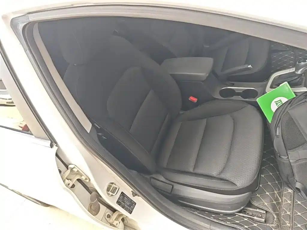 Hyundai Elantra 2016 1.6L Automatic Smart Elite Edition — миниатюра 25