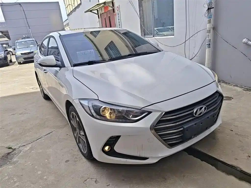 Hyundai Elantra 2016 1.6L Automatic Smart Elite Edition — миниатюра 4