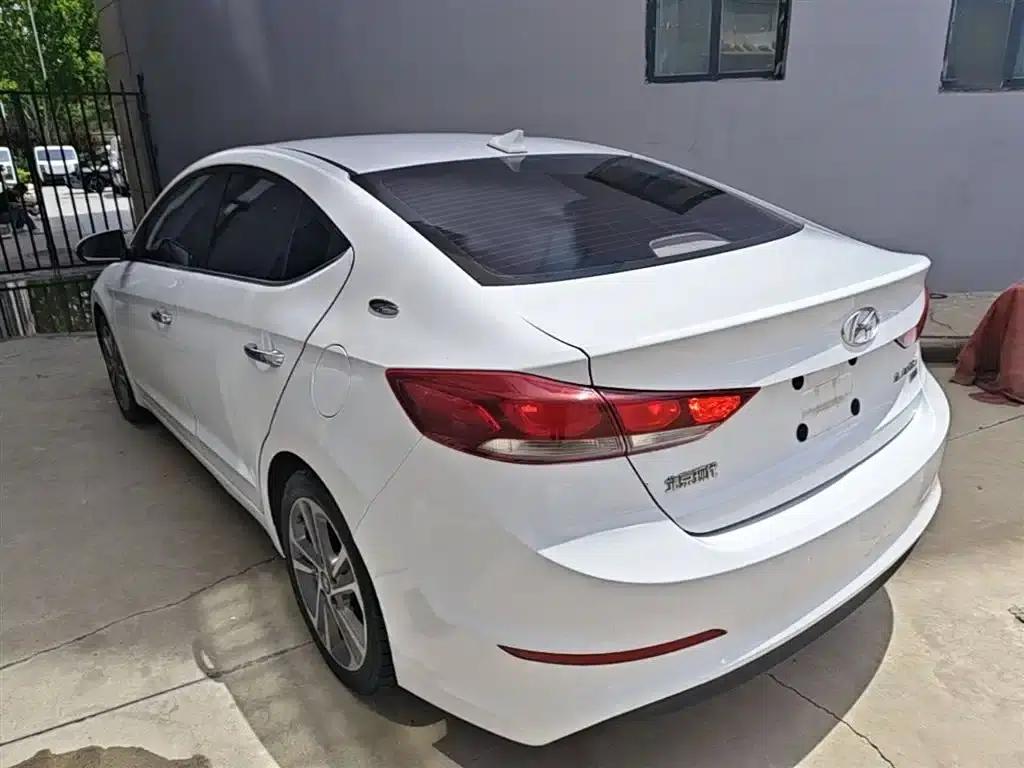 Hyundai Elantra 2016 1.6L Automatic Smart Elite Edition — миниатюра 5