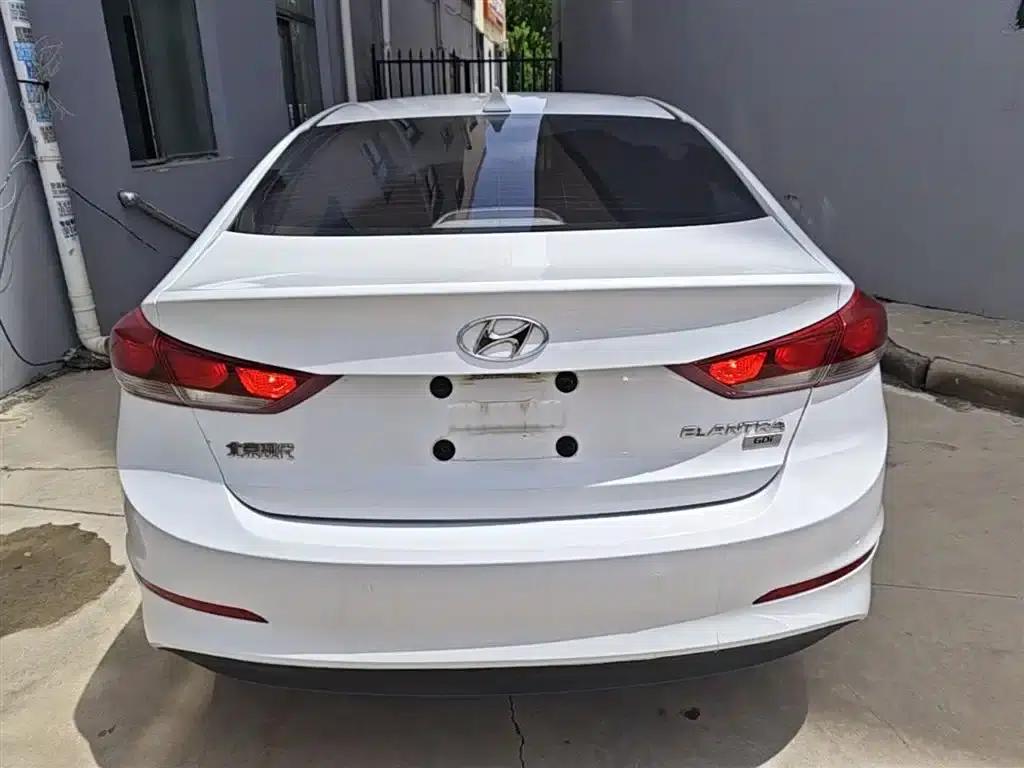 Hyundai Elantra 2016 1.6L Automatic Smart Elite Edition — миниатюра 6