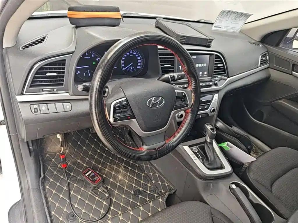 Hyundai Elantra 2016 1.6L Automatic Smart Elite Edition — миниатюра 10